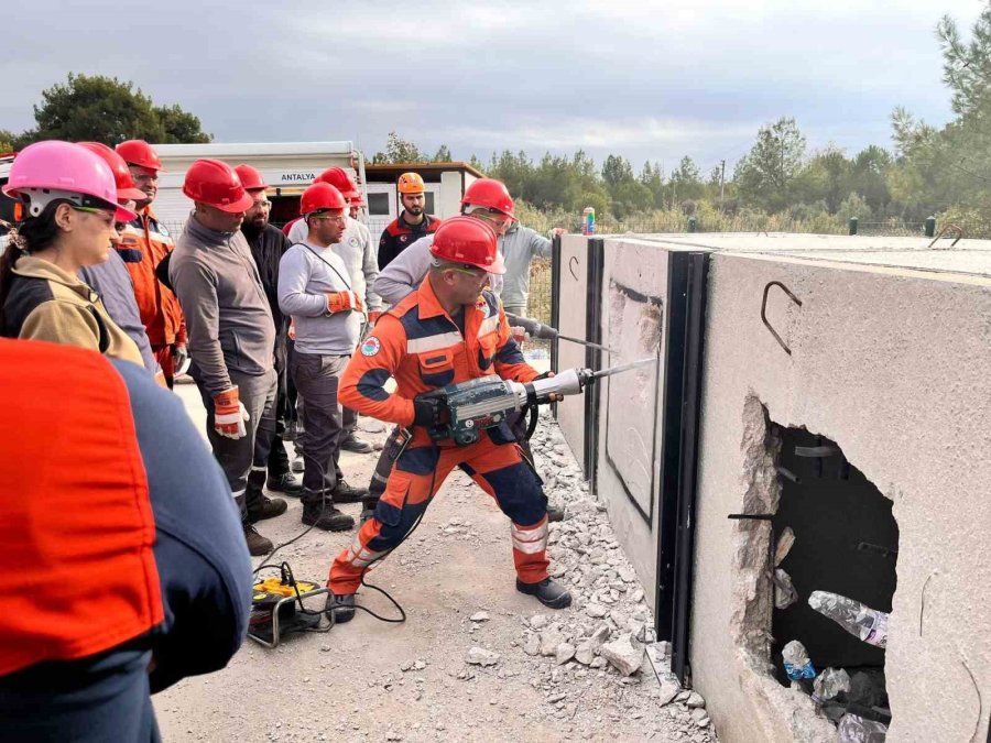 Kepez Personeli Afetlerde Profesyonel Müdahaleye Hazırlanıyor