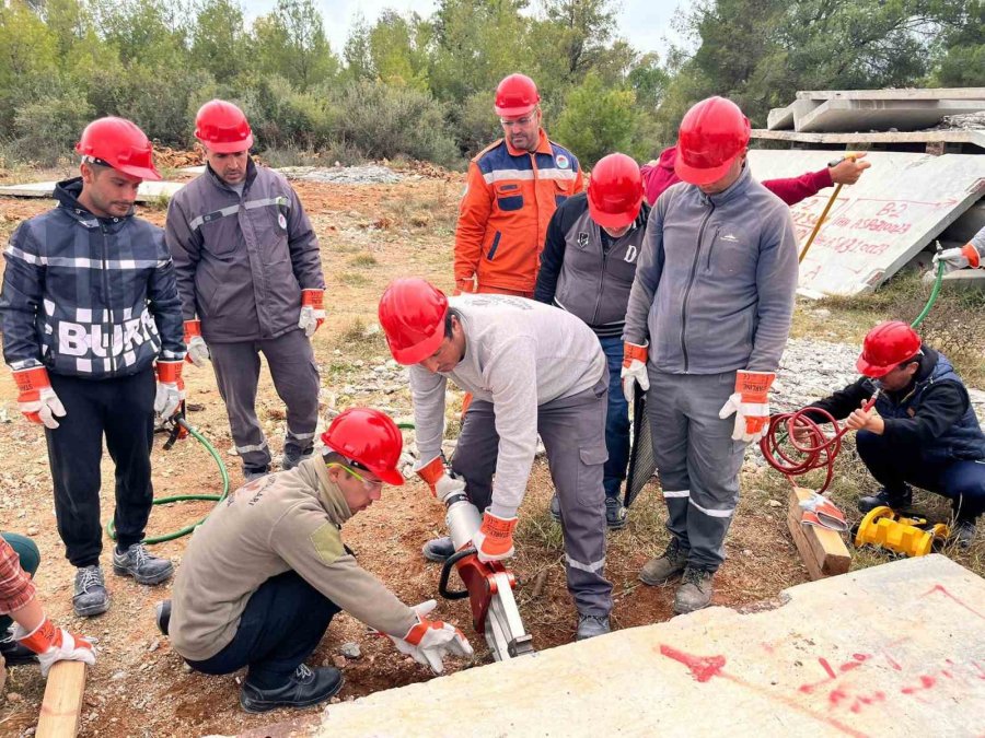 Kepez Personeli Afetlerde Profesyonel Müdahaleye Hazırlanıyor