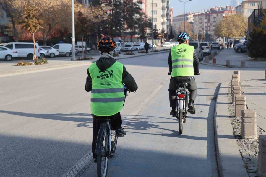 Konya’da Bisiklet Yollarının Araçlar Tarafından İşgal Edilmesine Dikkat Çekildi