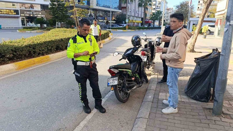Trafiği Tehlikeye Düşüren Gençler Asayiş Ekibine Yakalandı