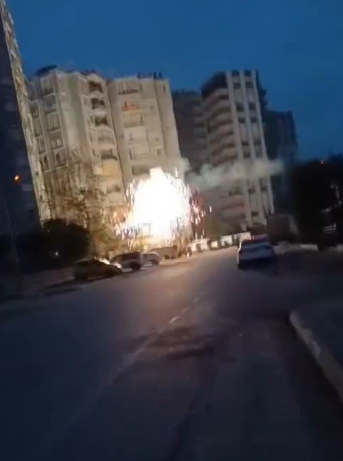 Elektrik Tellerinin Teması Bomba Gibi Patladı