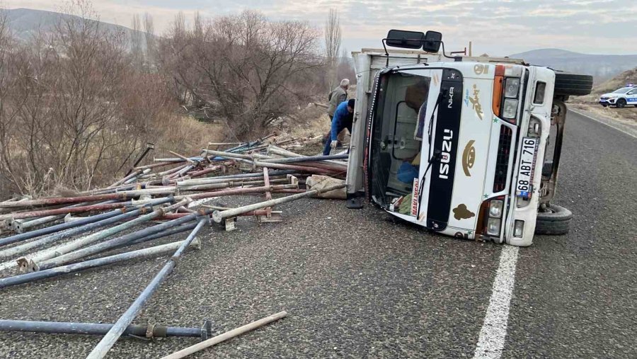 Emniyet Kemeri Hayatını Kurtardı: Devrilen Kamyonetten Burnu Bile Kanamadan Çıktı
