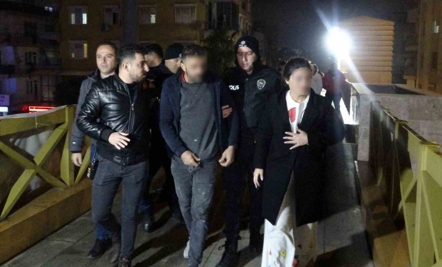 Üst Geçide Çıkan Genç, Kız Arkadaşının Kendini Affetmesi İle Eyleminden Vazgeçti