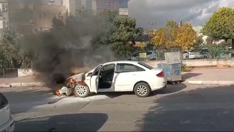 Otogaz Servisinde Enjektörünü Değiştirdiği Fiat Otomobil 2 Dakika Sonra Alev Alev Yandı