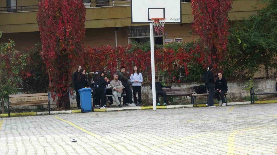 Alanya’da Okulun Trafosu Yandı, Öğrenciler Tahliye Edildi