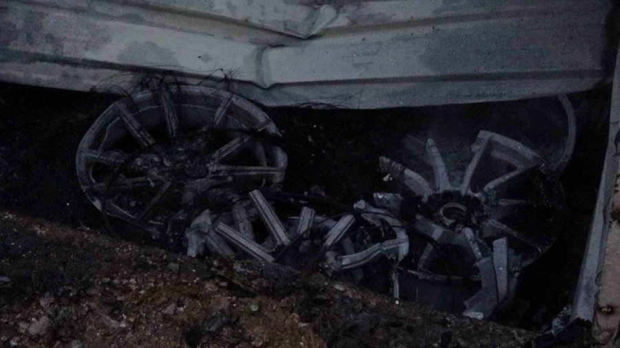 Alanya’da Mobilya Deposu Yandı, Alevler Muz Ve Çiçek Serasına Sıçradı