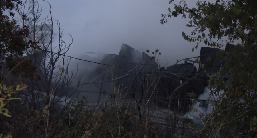 Alanya’da Mobilya Deposu Yandı, Alevler Muz Ve Çiçek Serasına Sıçradı