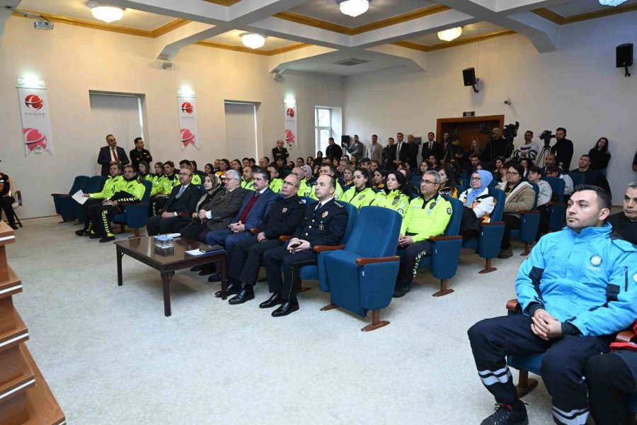 Vali Aksoy, “fermuar Sistemiyle Yaşama Yol Ver” Kampanyasını Tanıttı