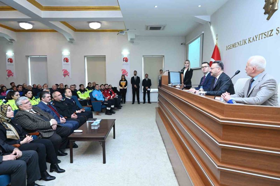 Vali Aksoy, “fermuar Sistemiyle Yaşama Yol Ver” Kampanyasını Tanıttı