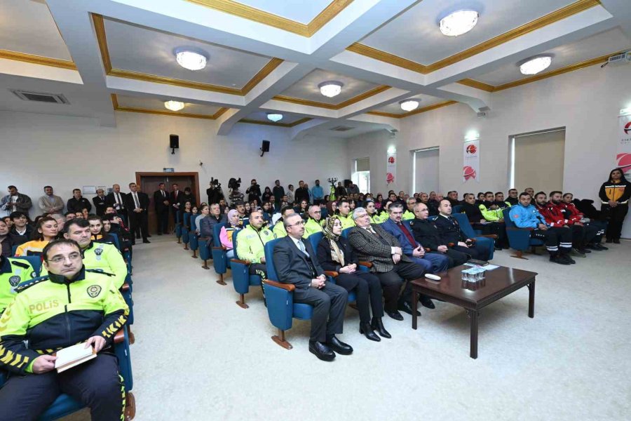 Vali Aksoy, “fermuar Sistemiyle Yaşama Yol Ver” Kampanyasını Tanıttı