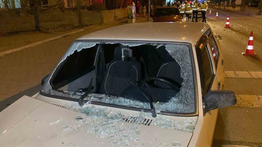 Kazaya Karışan Sürücü, Aracı İle Yaralıyı Olay Yerinde Bırakarak Kaçtı