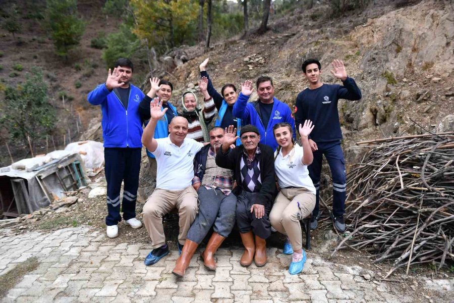 Mersin’de Yaş Almış Vatandaşları Unutulmuyor