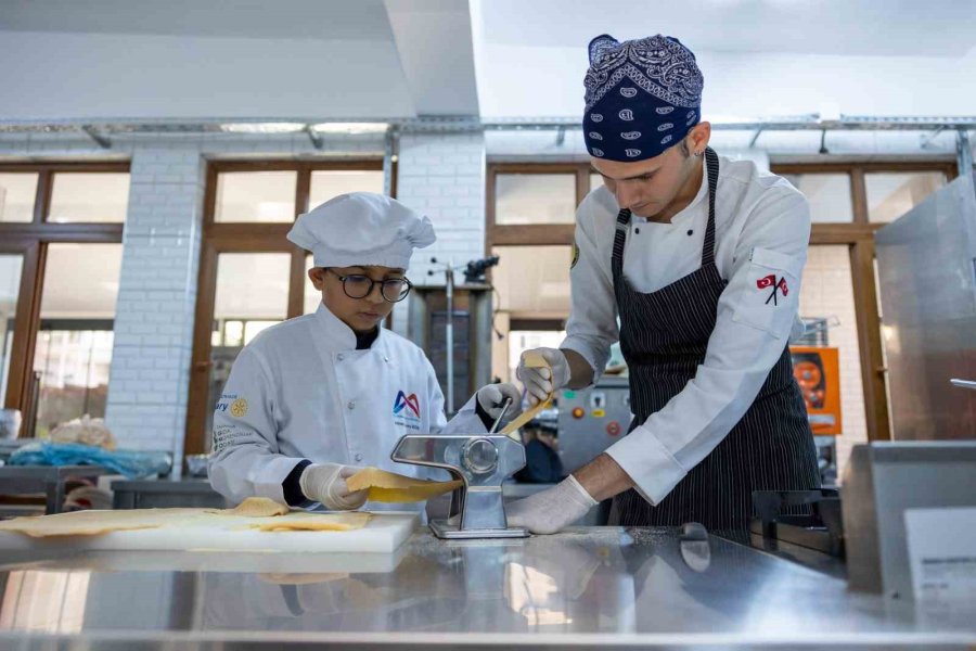 Geleceğin Şefleri Mutfaktaki Hünerlerini Sergiledi