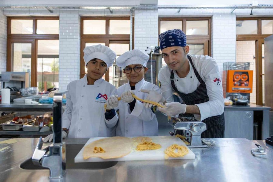 Geleceğin Şefleri Mutfaktaki Hünerlerini Sergiledi