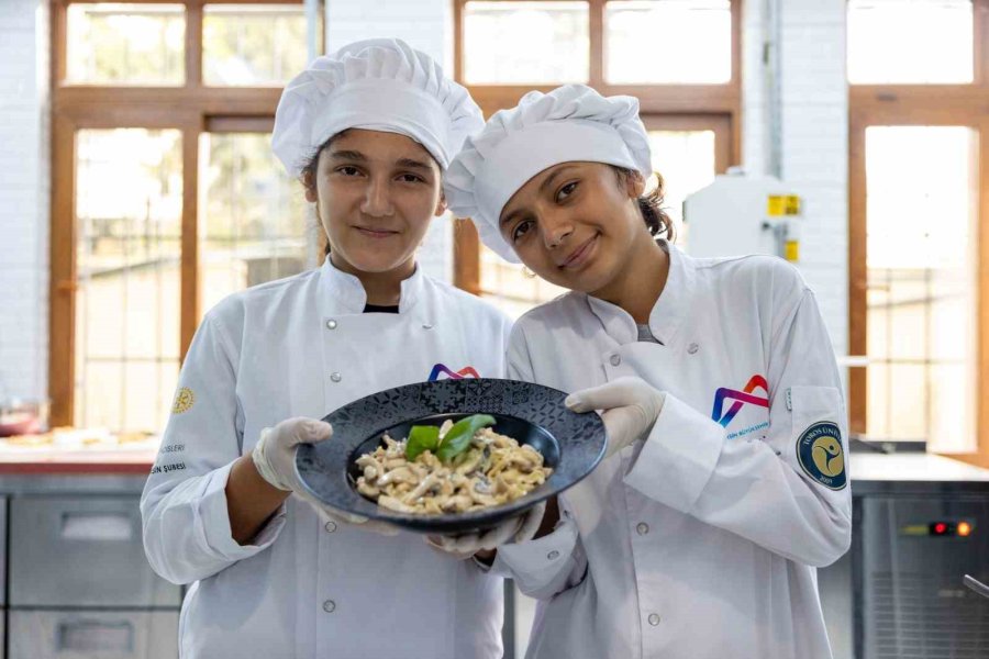 Geleceğin Şefleri Mutfaktaki Hünerlerini Sergiledi