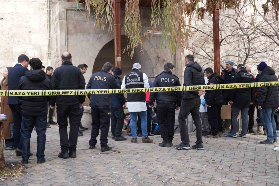 Pelet Sobadan Zehirlenen Hamam Çalışanı Ve Müşteri Ölü Bulundu