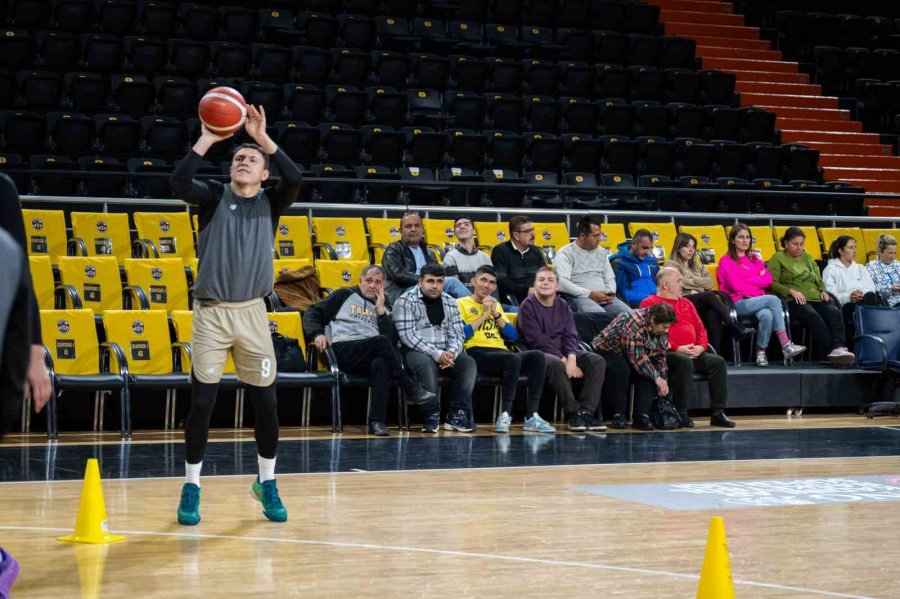 Msk’lı Basketbolcular, Özel Bireylerle Buluştu