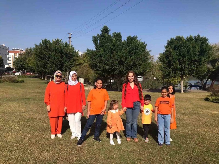 Kanseri 3 Kez Yendi, Şimdi Projeleriyle Tedavi Gören Çocuklara Moral Veriyor