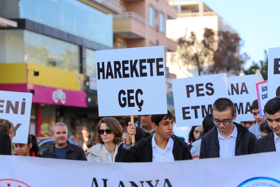 Alanya’da Engelli Bireyler Farkındalık İçin Yürüdü