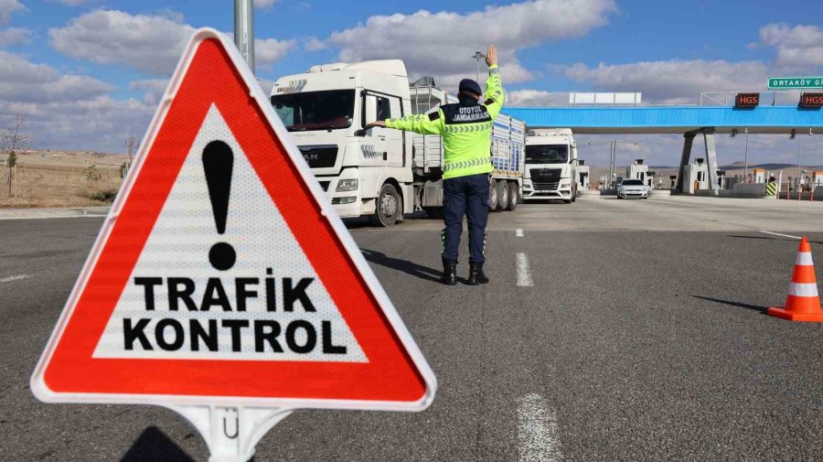 Otoyollar Hem Havadan Hem De Karadan Jandarmaya Emanet