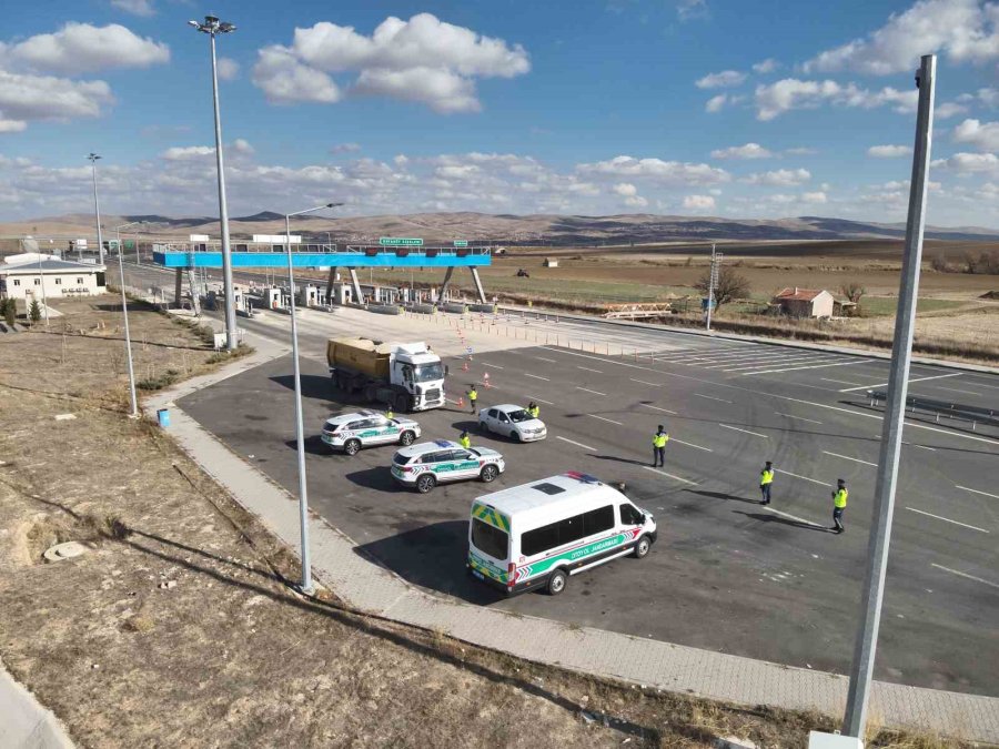 Otoyollar Hem Havadan Hem De Karadan Jandarmaya Emanet