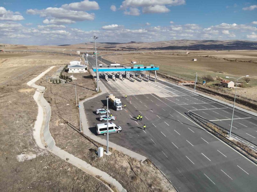 Otoyollar Hem Havadan Hem De Karadan Jandarmaya Emanet