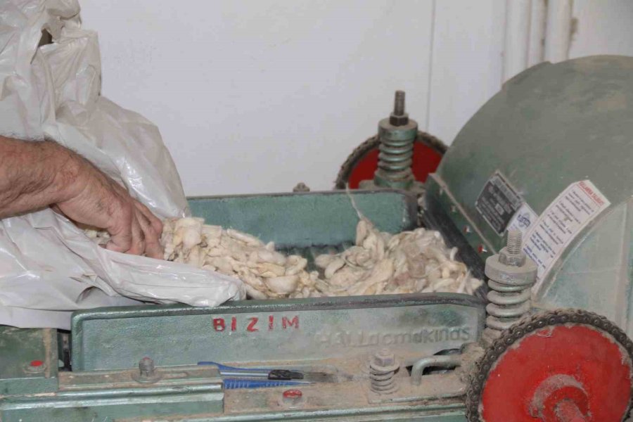 Gündoğmuş Çifti Kaybolan Mesleği Yarım Asırdır Yaşatmaya Çalışıyor