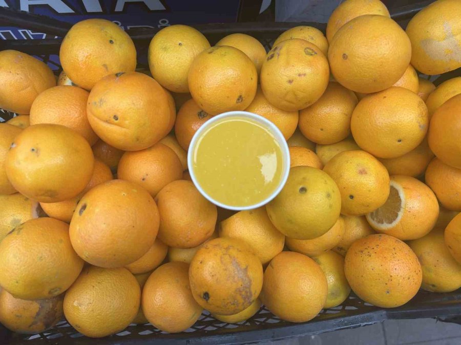 Salgın Hastalıklardan Korunmak İçin Taze Sıkılmış Portakal Suyu Büyük İlgi Görüyor