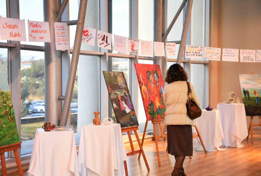 Konyaaltı, Kadının Gücünü Sanatla Kutladı