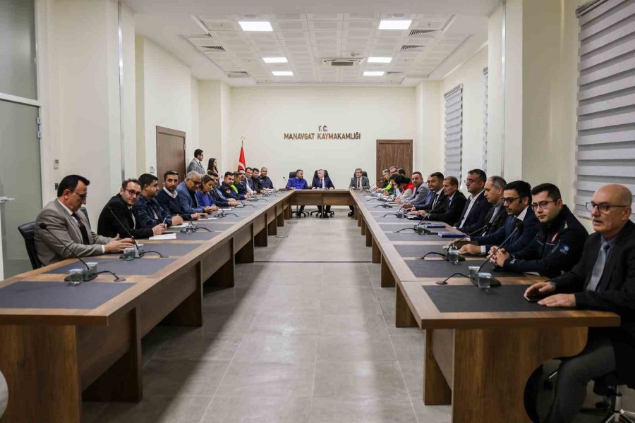 Manavgat’ta Afet Ve Acil Durum Toplantısı