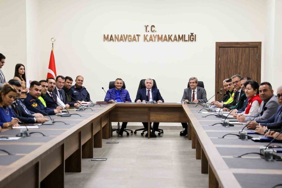Manavgat’ta Afet Ve Acil Durum Toplantısı