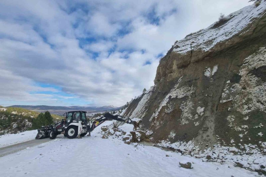 Mersin Büyükşehir Belediyesi Karla Mücadele Ekipleri Teyakkuza Geçti