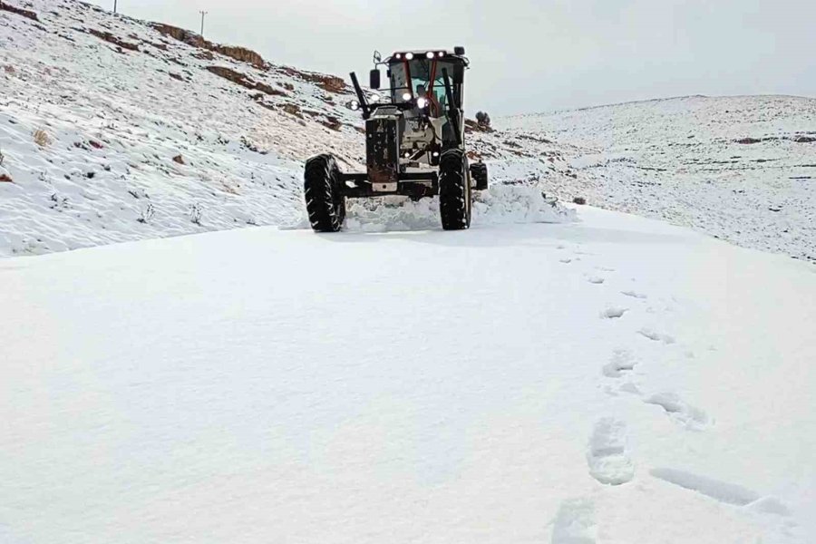 Mersin Büyükşehir Belediyesi Karla Mücadele Ekipleri Teyakkuza Geçti