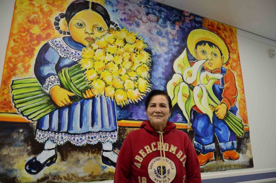 Annesinin Tedavi Gördüğü Servisi Resimlerle Süsledi