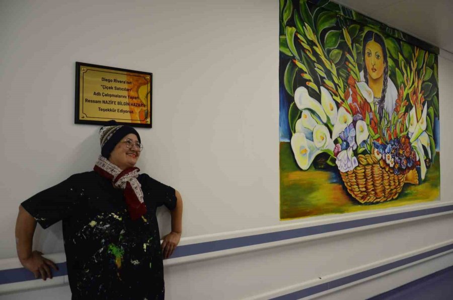 Annesinin Tedavi Gördüğü Servisi Resimlerle Süsledi