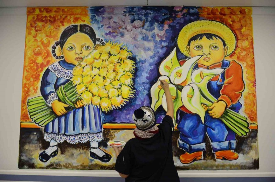 Annesinin Tedavi Gördüğü Servisi Resimlerle Süsledi