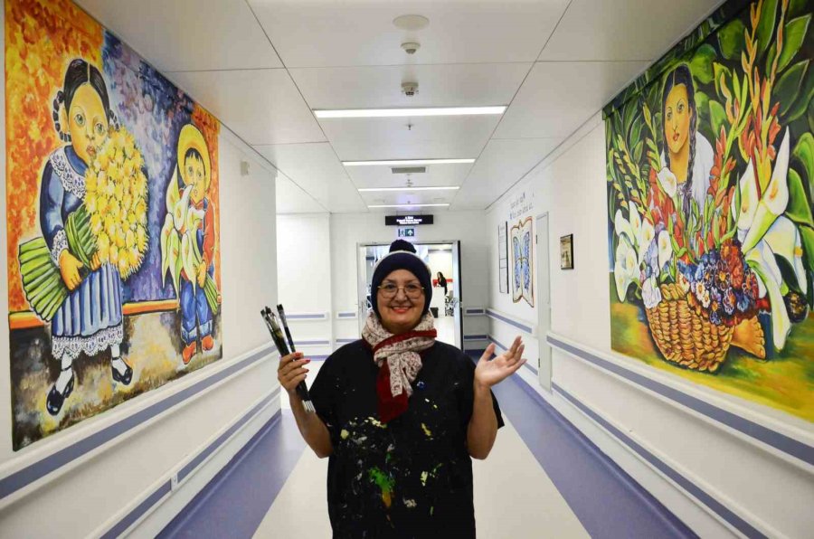 Annesinin Tedavi Gördüğü Servisi Resimlerle Süsledi