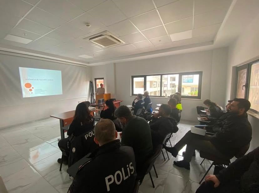 Bozyazı’da Bağımlılıkla Mücadele Eğitimi Düzenlendi