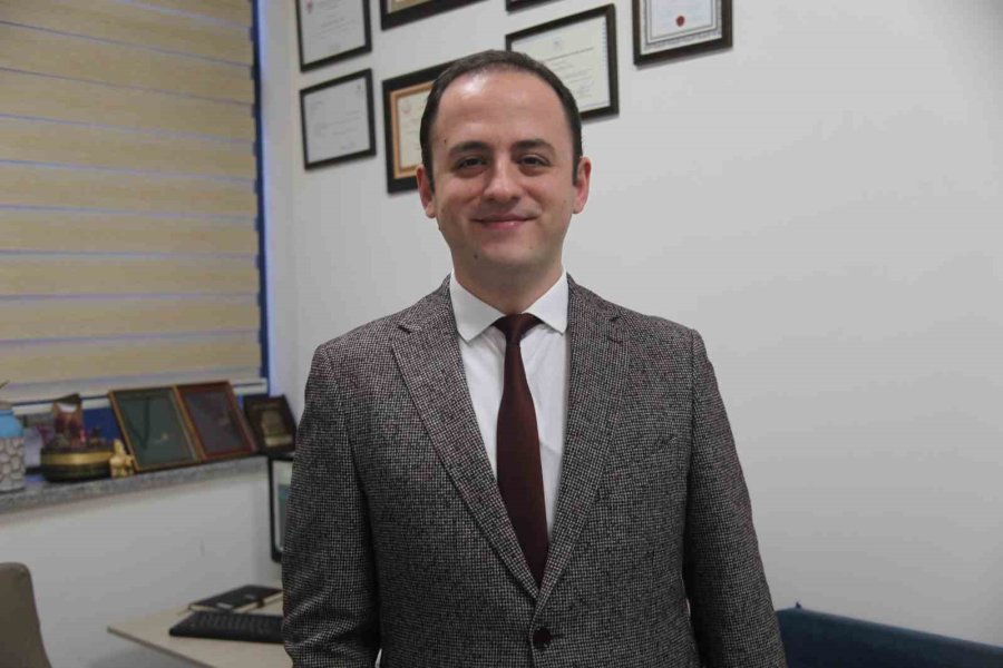 Aşırı Sıcak İçeceklerin Tüketilmesi Zamanla Sağlık Sorunları Oluşturuyor