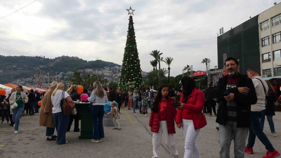 Alanya’da Geleneksel Noel Pazarı Kapılarını Misafirlere Açtı