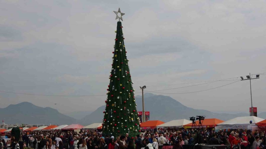 Alanya’da Geleneksel Noel Pazarı Kapılarını Misafirlere Açtı