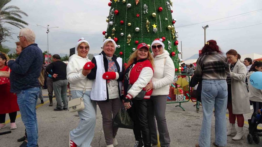 Alanya’da Geleneksel Noel Pazarı Kapılarını Misafirlere Açtı