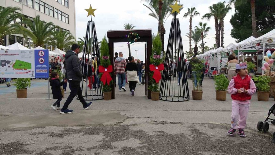 Alanya’da Geleneksel Noel Pazarı Kapılarını Misafirlere Açtı