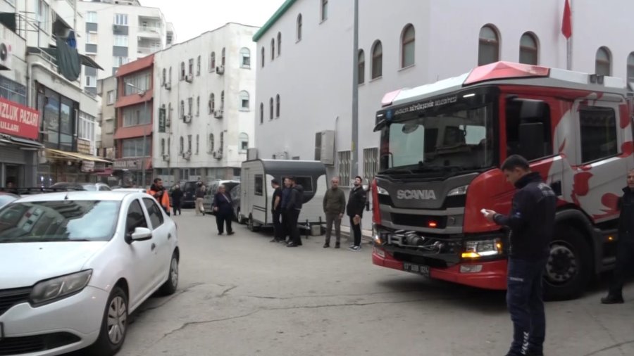 Yangına Giden İtfaiye Ekiplerinin Dar Sokaklardaki Park Çilesi
