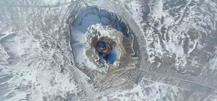 Meke Gölü Beyaz Örtüsüyle Havadan Görüntülendi