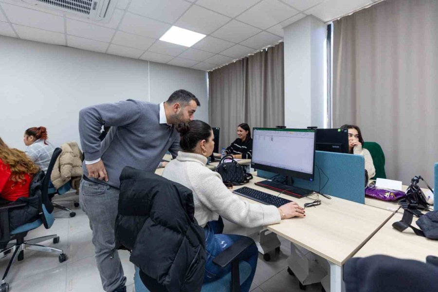 Mercek Mesleki Eğitim Merkezlerinde Ücretsiz Bilgisayar Kursu Veriliyor