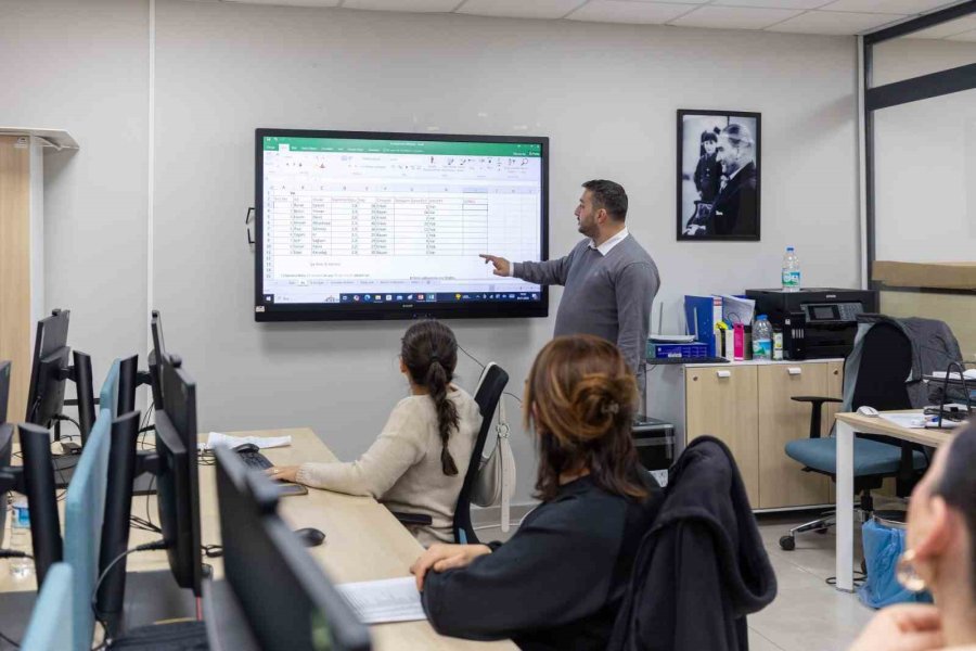 Mercek Mesleki Eğitim Merkezlerinde Ücretsiz Bilgisayar Kursu Veriliyor