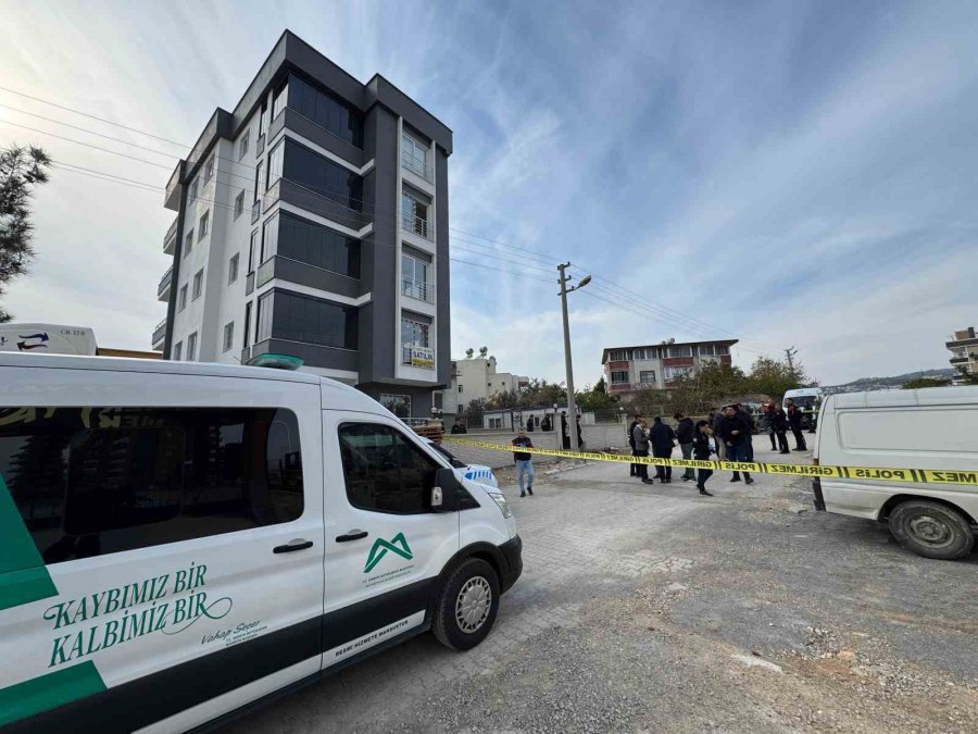 Mersin’de Koca Vahşeti: Eşini Yeni Aldıkları Evin Önünde Öldürdü
