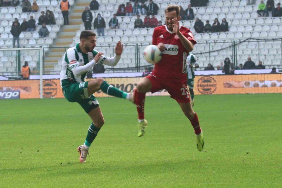 Trendyol Süper Lig: Konyaspor: 1 - Antalyaspor: 0 (ilk Yarı)