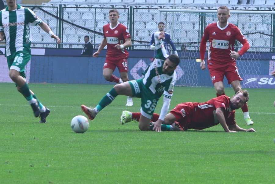 Trendyol Süper Lig: Konyaspor: 1 - Antalyaspor: 0 (ilk Yarı)